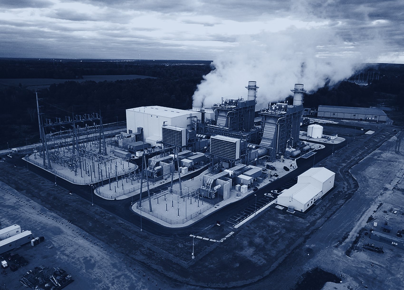 Generating station with steam plume